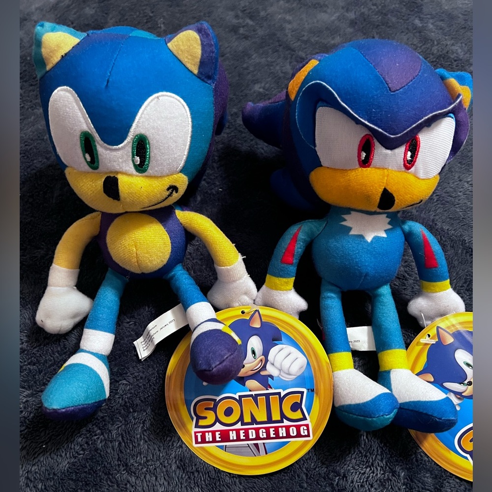 Sonic the Hedgehog- 2 stuffed plushies 8”